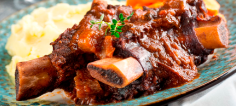 CABERNET-BRAISED BEEF SHORT RIBS